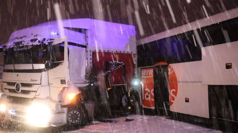 Bolu'da zincirleme kaza: 1 ölü, 19 yaralı