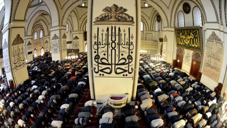 Bursa Cuma namazı saati kaçta?