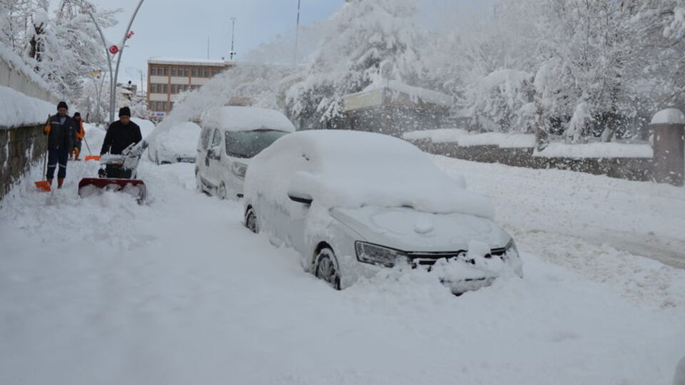 Doğu kara teslim oldu! Tam 2 bin 25 köy yolu!