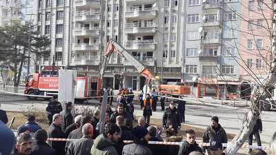 Yağmur apartmanında yıkım çalışmaları başladı