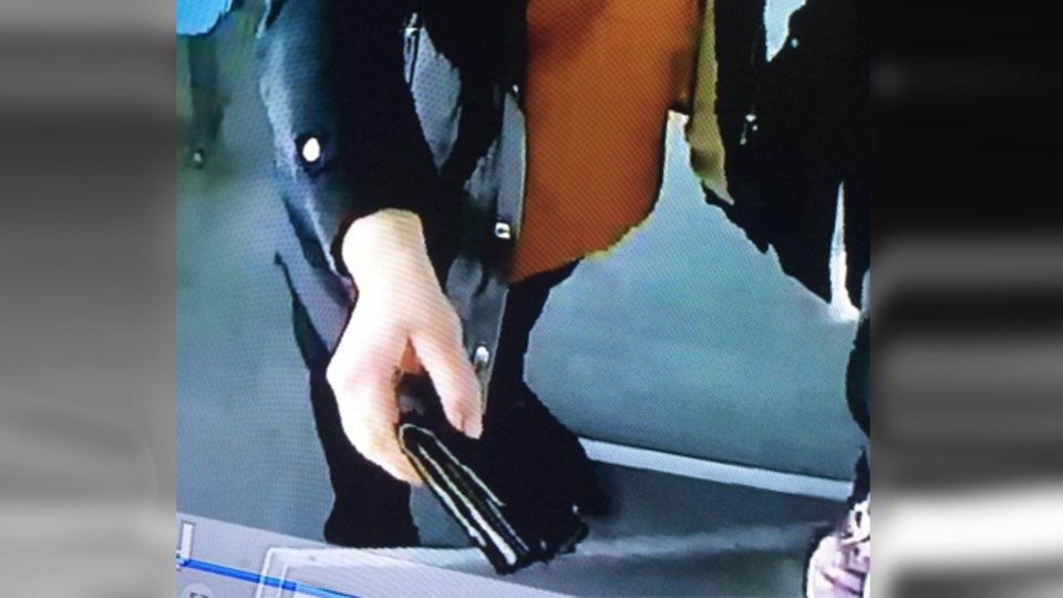 Cüzdanını otobüste düşürdü, sonrası şok!