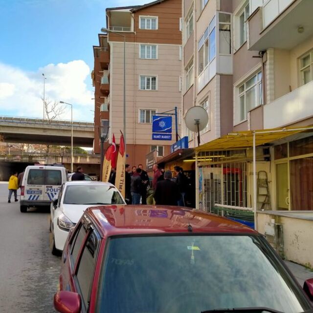 Silahla oynayan genç kendini vurdu!