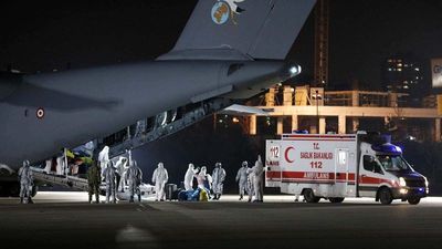 Çin'deki Türkleri tahliye eden uçak Ankara'ya indi