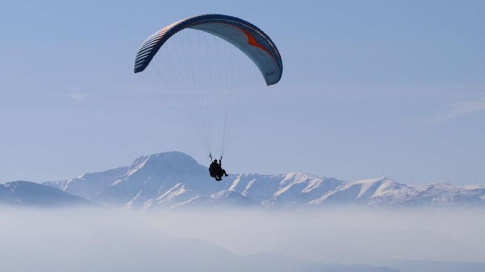 Yamaç paraşütü pilotlarından virüse karşı önlem!