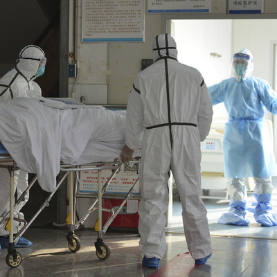 Doktorları ölüme terk etti! Önce tulumlarını sonra da maskelerini...