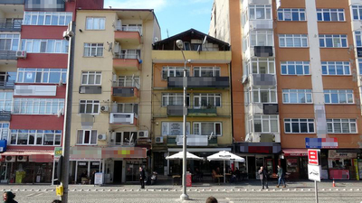 21 yıldır yıkılacak!