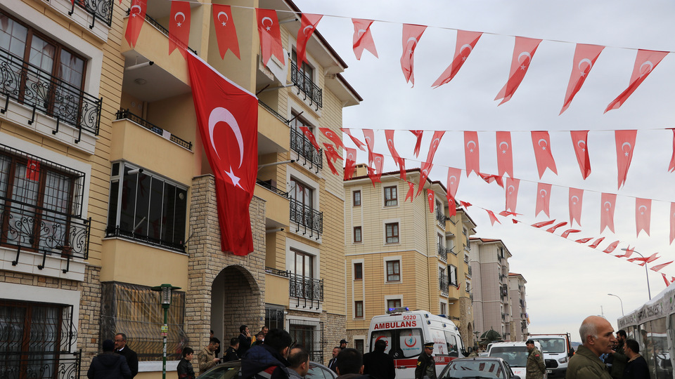 Gaziantep şehitlerine ağlıyor