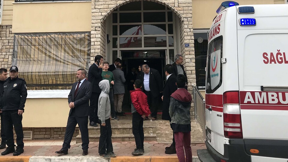 Türkiye şehitlerine ağlıyor!