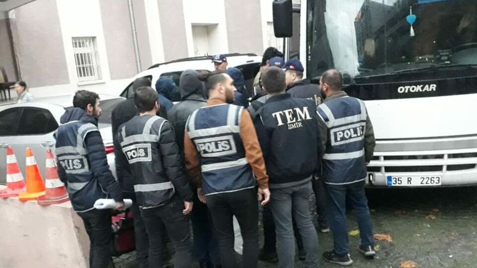 İzmir'de FETÖ gözaltıları!