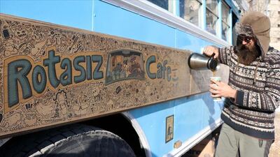 'Rotasız kafe' depremzedelerin içini ısıtıyor