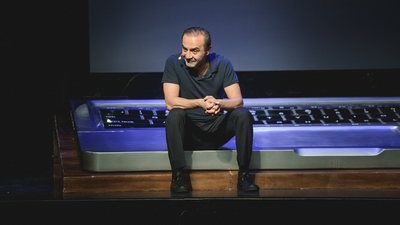 Yeni şiir kitabını yayımladı