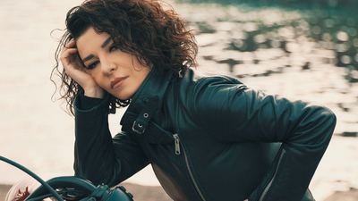 Fatma Turgut'tan "Günleri Bağlarken"