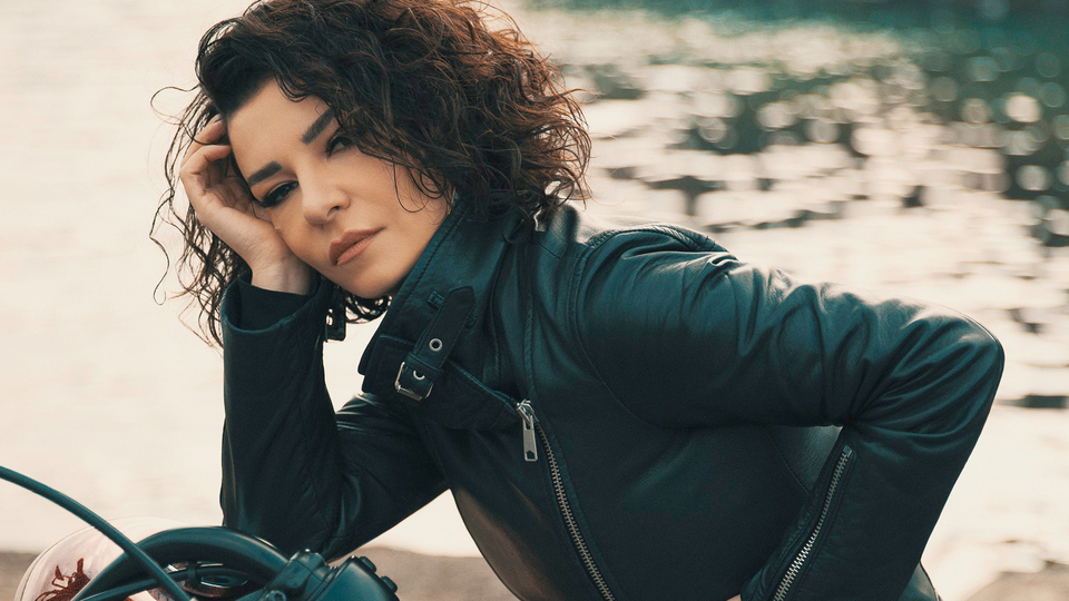 Fatma Turgut'tan "Günleri Bağlarken"