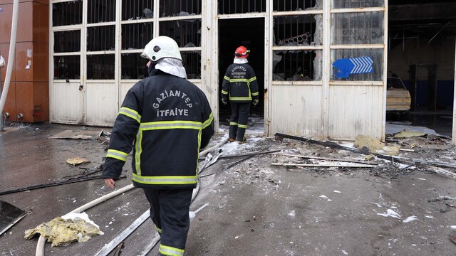 Oto tamir atölyesinde yangın:1 yaralı