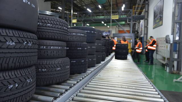 Fabrikayı Türk müdüre emanet etti