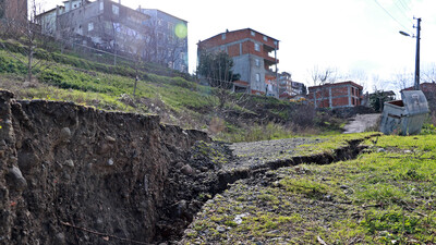 Mahalleyi bölen çatlak!