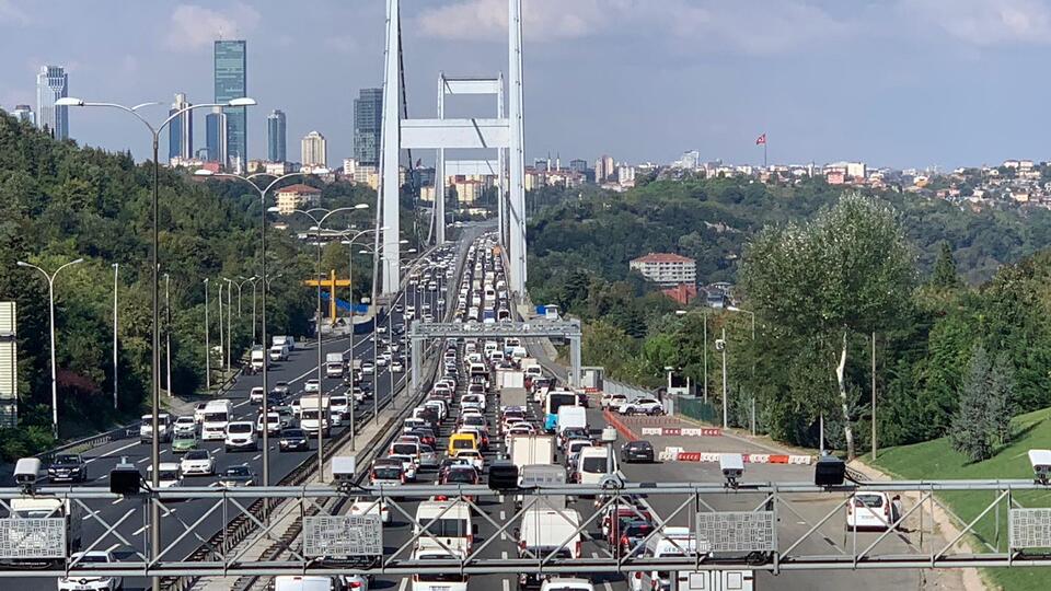 FSM girişinde kaza! Trafik kilit!