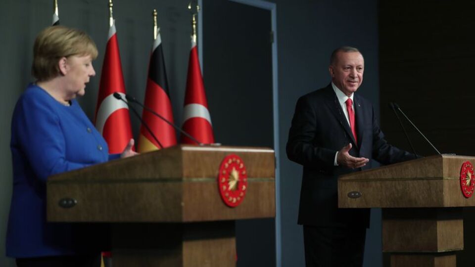 Erdoğan, Merkel ile görüştü