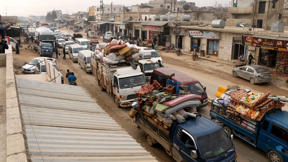 40 bin sivil daha Türkiye sınırında!
