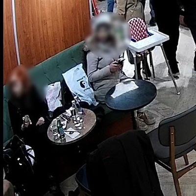 Ünlü yazarın çantasını böyle çaldılar!