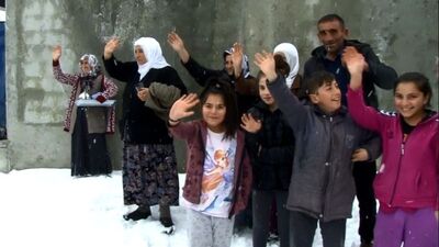 Hayvan otlatırken buldu... El sallayarak veda ettiler!