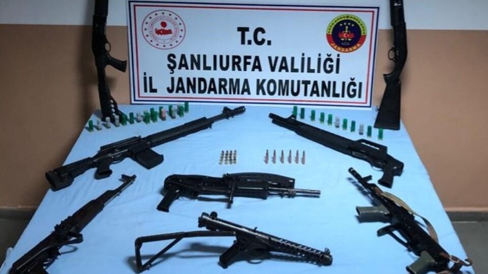 Firarinin evinden cephanelik çıktı!