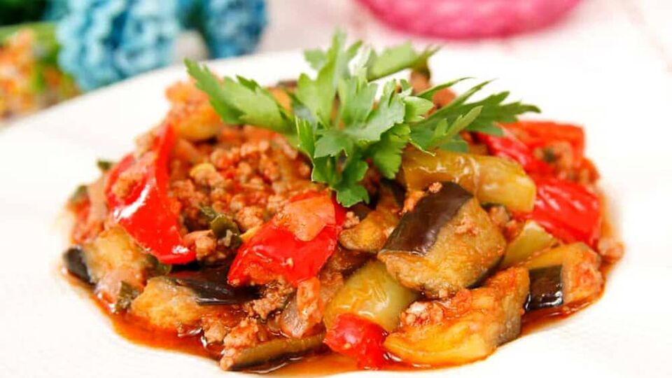 Patlıcan musakka nasıl yapılır?