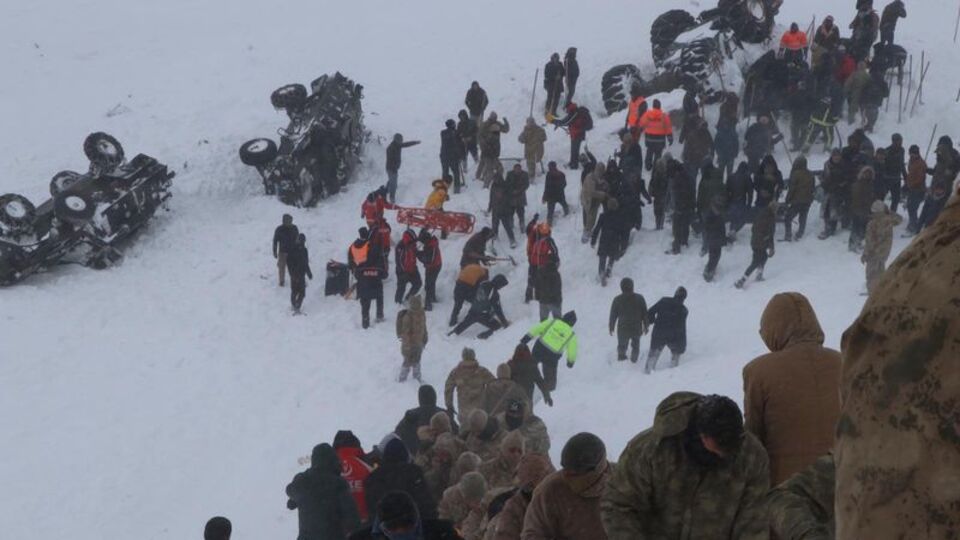 Çığ felaketinde şehit olan askerlerin ailelerine haber verildi