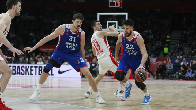 Anadolu Efes'te hedef galibiyet