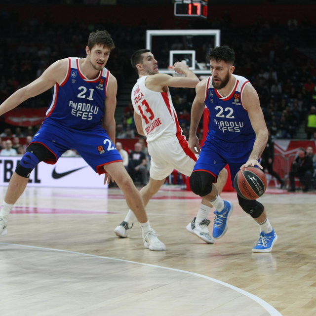 Anadolu Efes'te hedef galibiyet