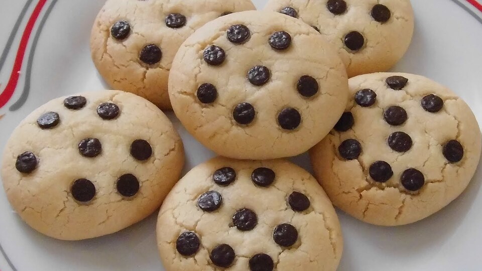 Damla çikolatalı atom kurabiye nasıl yapılır?