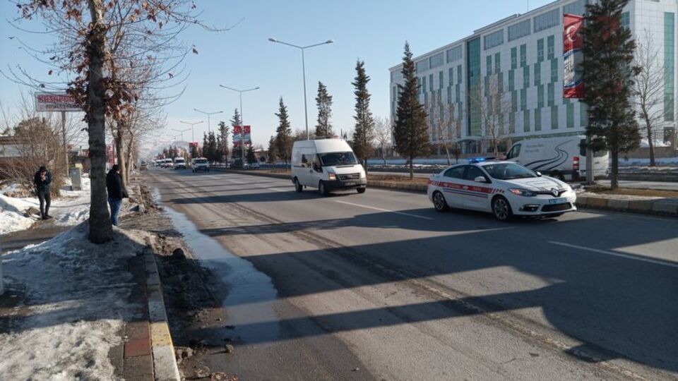 Yüreğimiz yanıyor! Çığ şehitleri için tören!