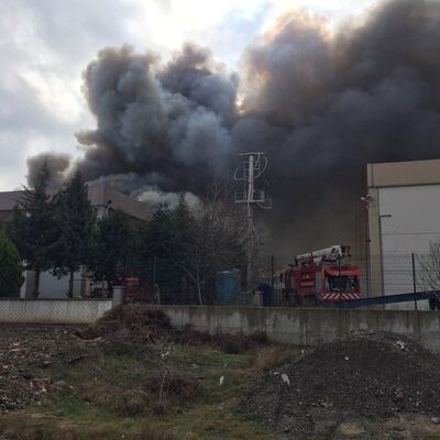 Manisa'da plastik oyuncak fabrikasında yangın