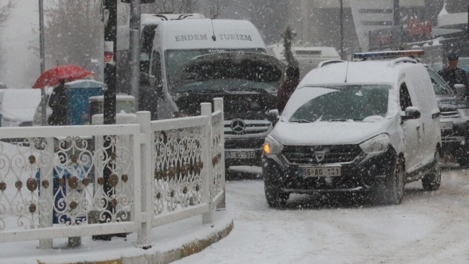 Doğu'da 6 il için buzlanma ve çığ uyarısı
