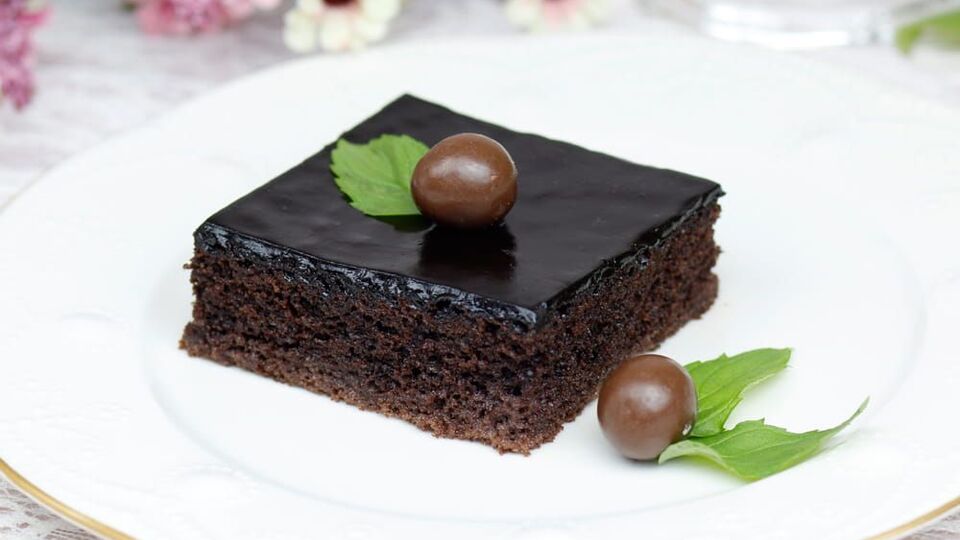 Kolay ıslak kek nasıl yapılır?