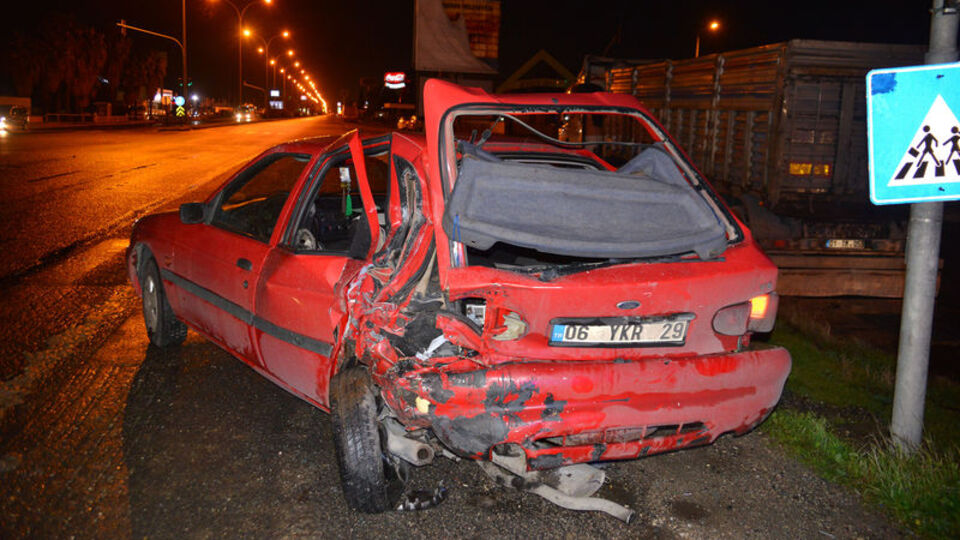 TIR, kırmızı ışıkta duramadı: 5 yaralı