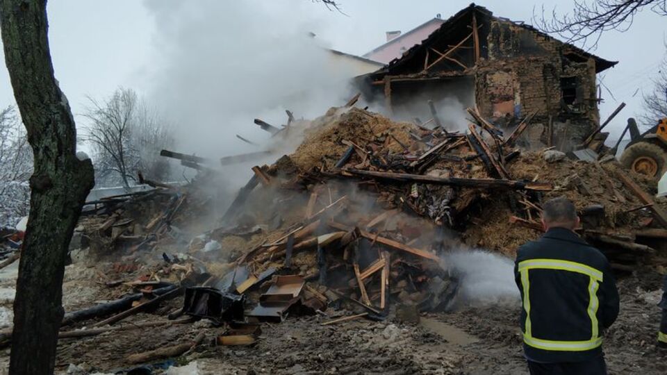 Üç kardeş evdeydi! Alevler yükseldi!