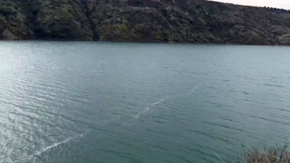 Elazığ'da depremin gölde bıraktığı iz!