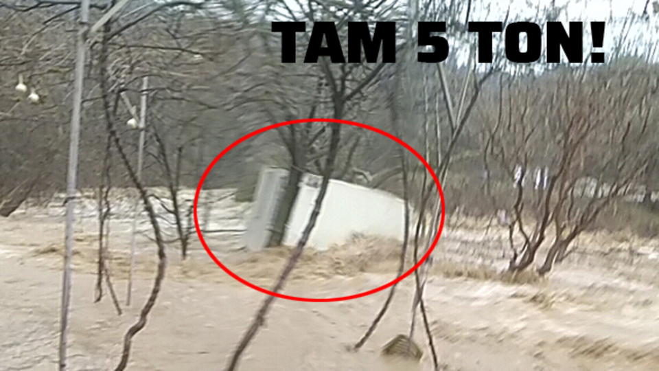 5 tonluk konteyner ev sel sularına kapıldı