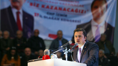 Deniz Yücel, yeniden CHP İzmir İl Başkanlığına seçildi