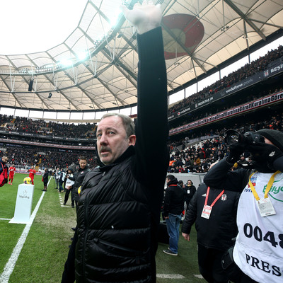 Sergen Yalçın yüzleri güldürdü!