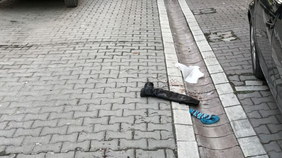 Silahla vurup, başında bekledi