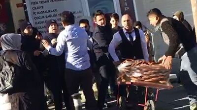 Zabıtaya kızdı, bakın ne yaptı!