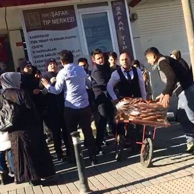 Zabıtaya kızdı, bakın ne yaptı!