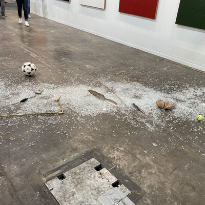 'Yanlışlıkla' 20 bin dolarlık eseri parçaladı