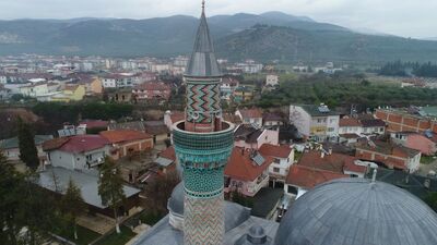 Bu caminin minaresinde 12 bin parça çini var