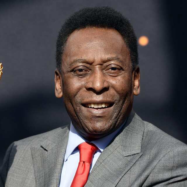 Pele insan içine çıkmak istemiyor