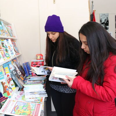 Çocuklar için kütüphaneye çevirdi