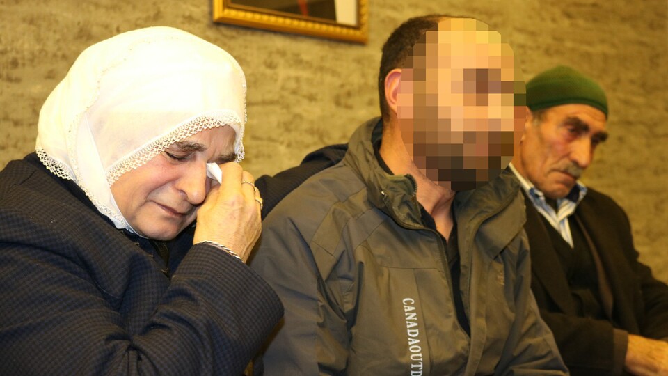 Oğullarını terörün pençesinden kurtardılar!