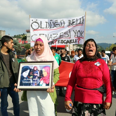 Kız arkadaşını denize atıp boğulmasını izlemiş!